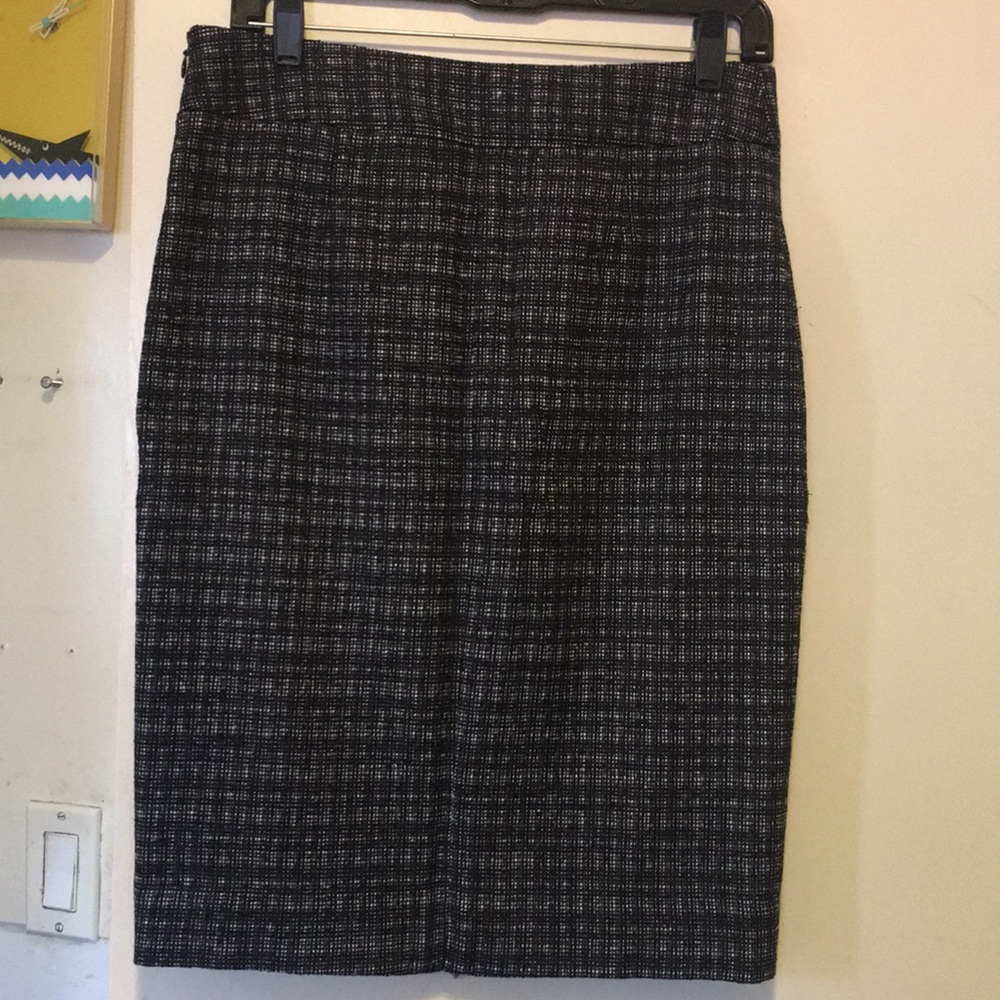 Stylish tweed skirt size 6 - Picture 2 of 2